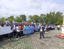 Polres Way Kanan Kawal Aksi Damai Guru Honorer Tidak Lulus PPPK