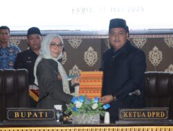 Paripurna DPRD Way Kanan, Bupati Ayu Sampaikan Raperda Perubahan APBD Tahun Anggaran 2025