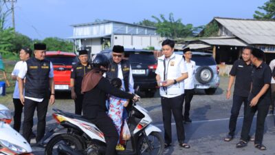 Seribu Takjil untuk Negeri: Bupati Tulang Bawang Bersama GRANAT, BAZNAS, KORPRI dan PII Berbagi Kepedulian di Bulan Ramadhan